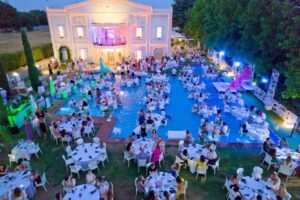 White dinner water show Villa Renoir 1