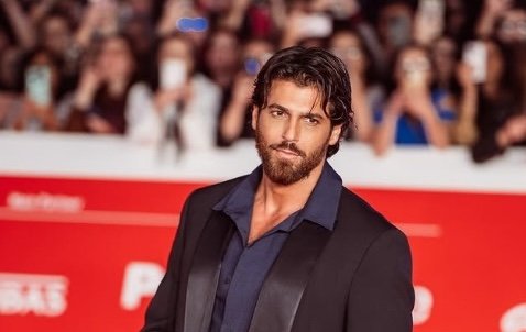 Can Yaman - Sanremo 2026 ph IG