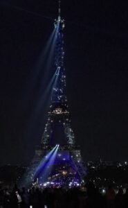 La Tour Eiffel illuminata per Celine Dion ph ig.jpg