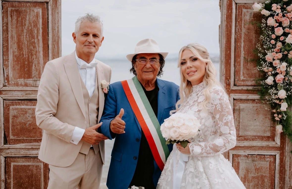 Antonio Vandoni e Ileana Falcone con Albano Carisi ph press