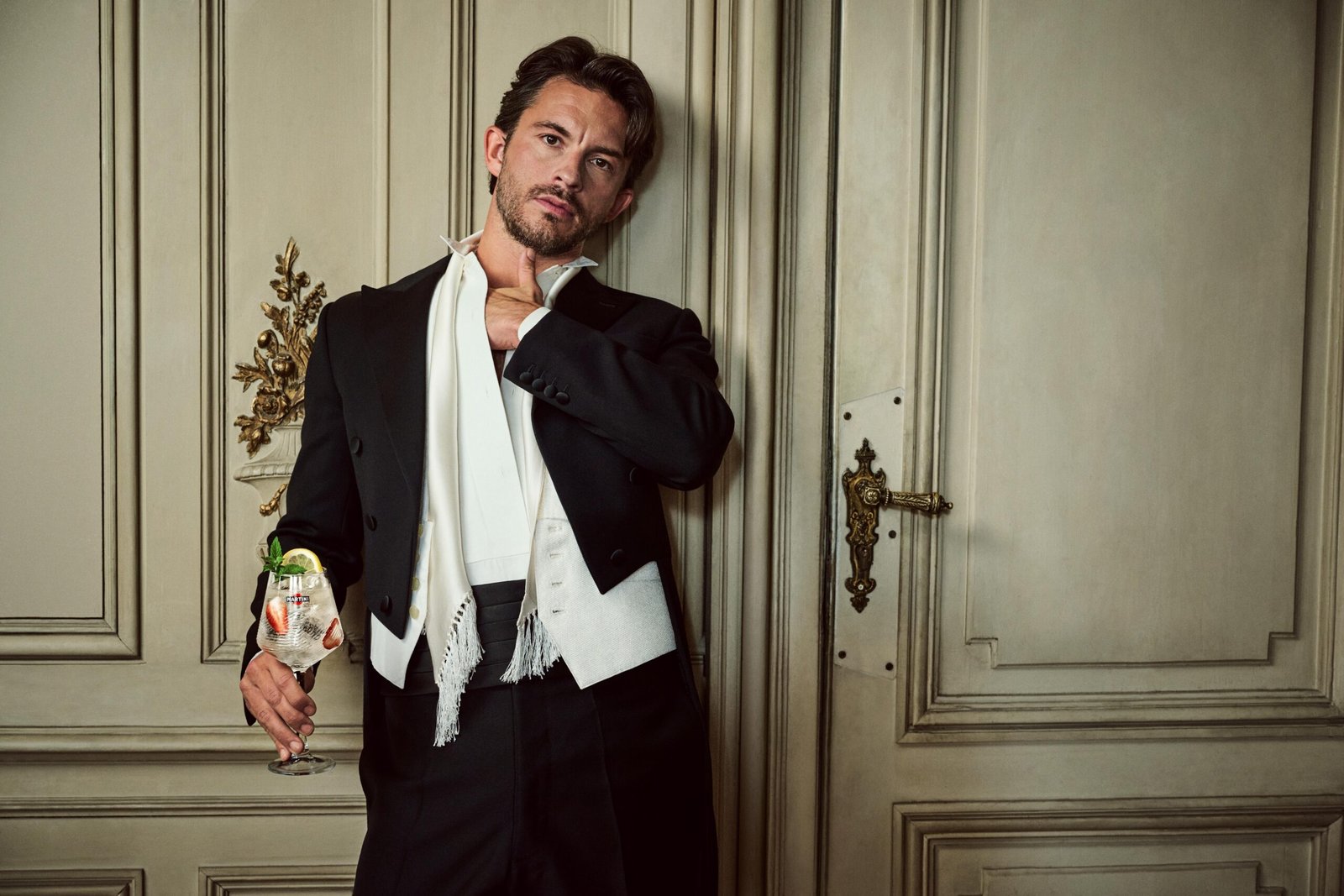 MARTINI Man Jonathan Bailey ph press