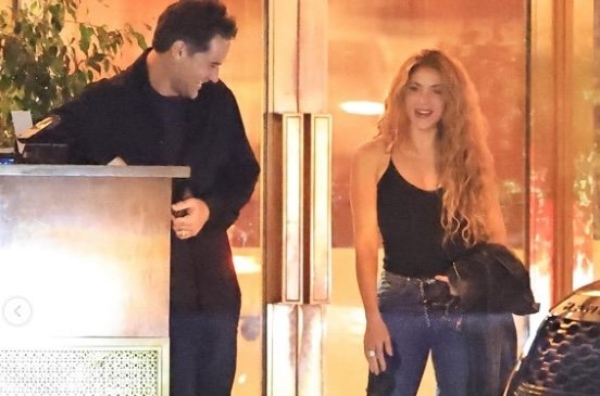 Shakira e Manuel Garcia Rulfo ph IG